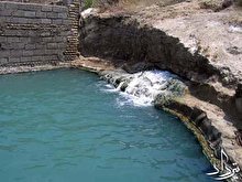 چشمه آبگرم آویز